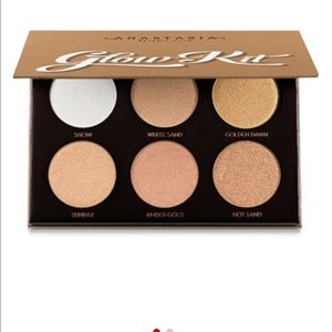 Anastasia Beverly Hills Ultimate Glow Kit.